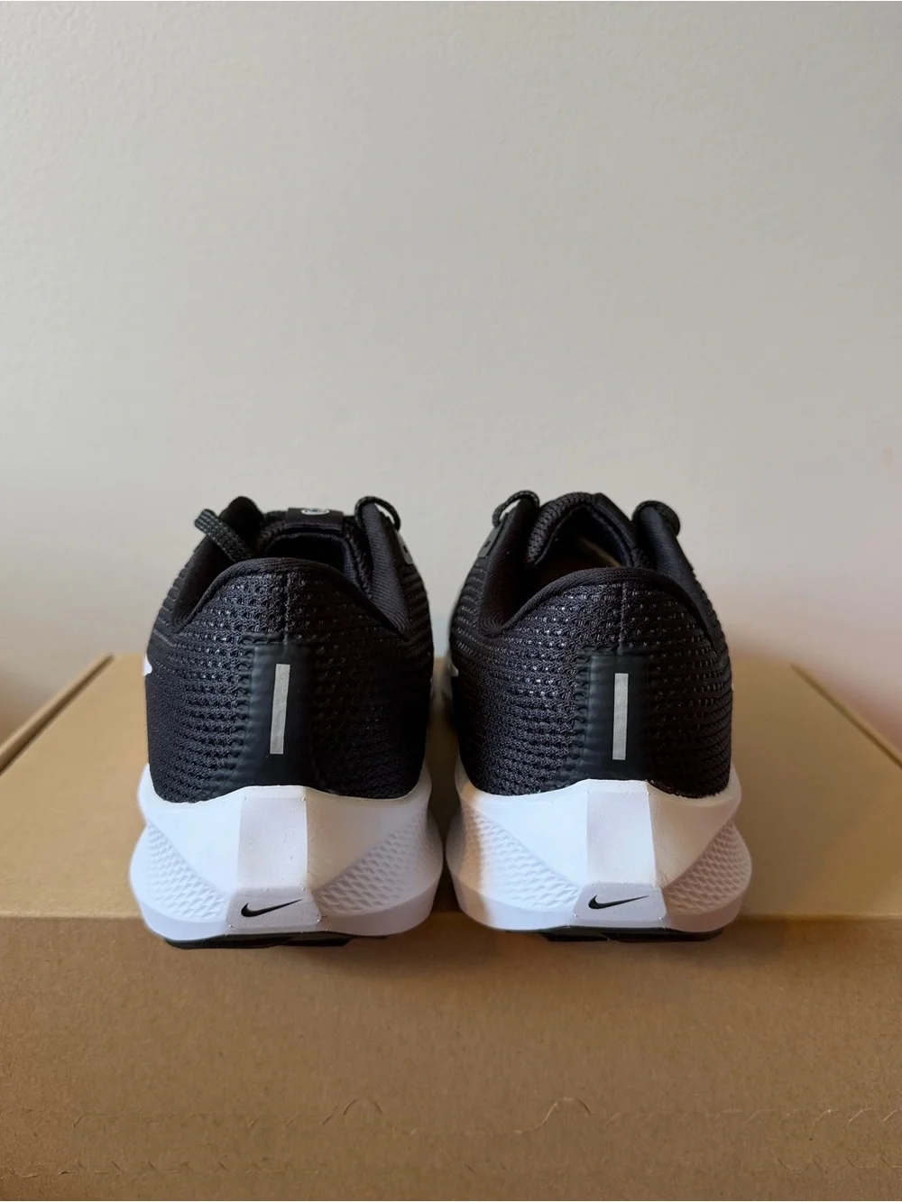 Nike Air Zoom Pegasus 40 Wide Black White DV7480-001 Men’s Size 9 Wide